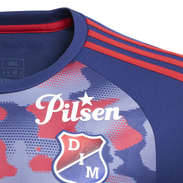 Camiseta third Kit 2024 detalle escudo DIM